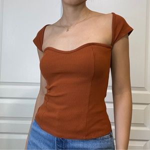 Ribbed cap sleeve form-fitting top